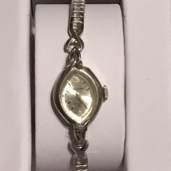 Vintage ladies Waltham watch w/ 2 tiny diamonds & 10K rolled gold Speidel band - Picture 3 of 15